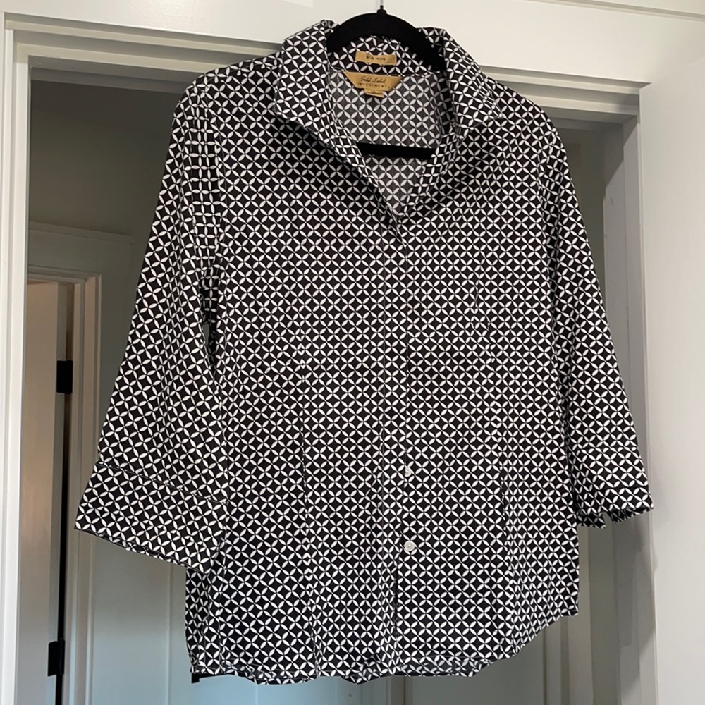 Black and white Gold Label Investments button up